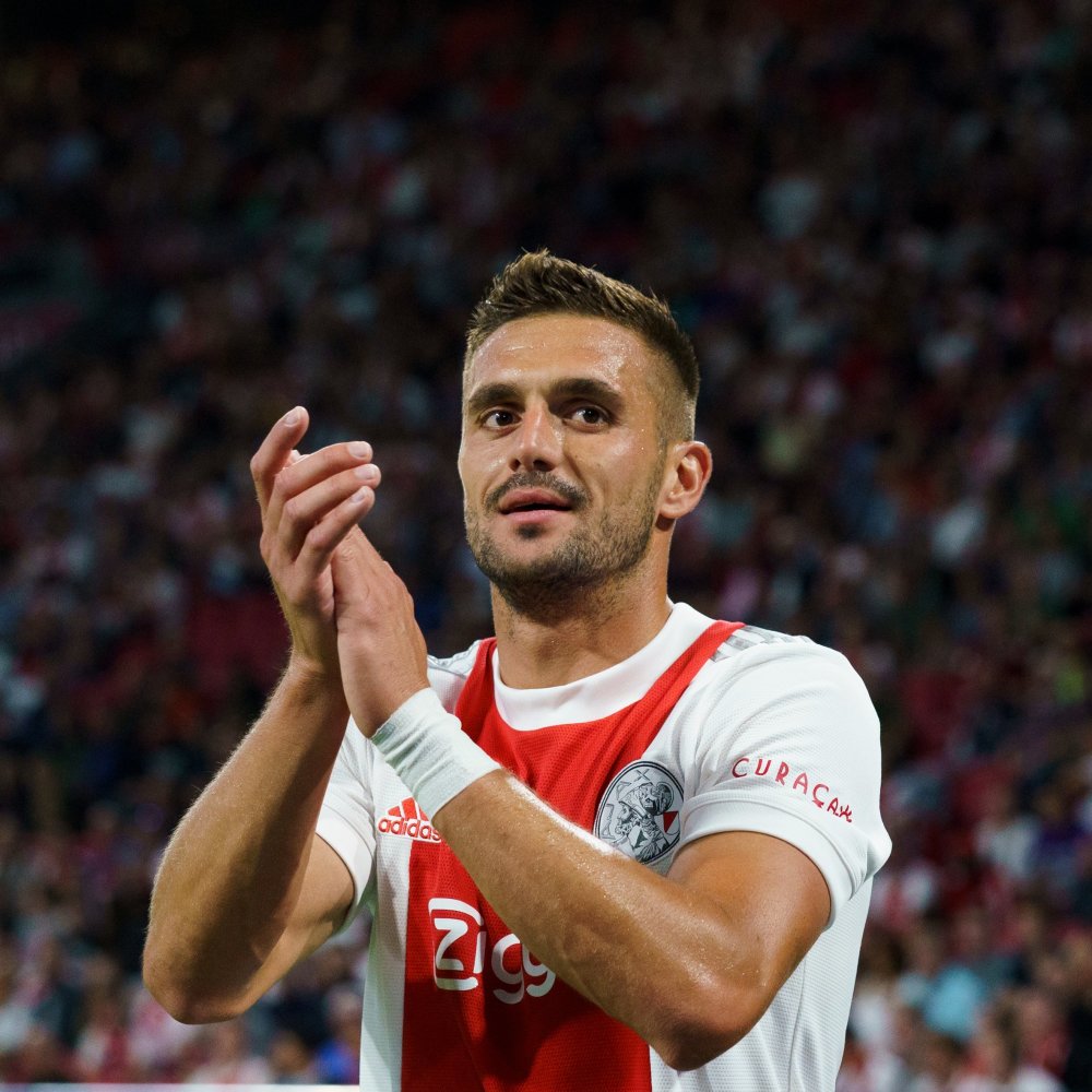 大赛中屡获 大赛中屡获