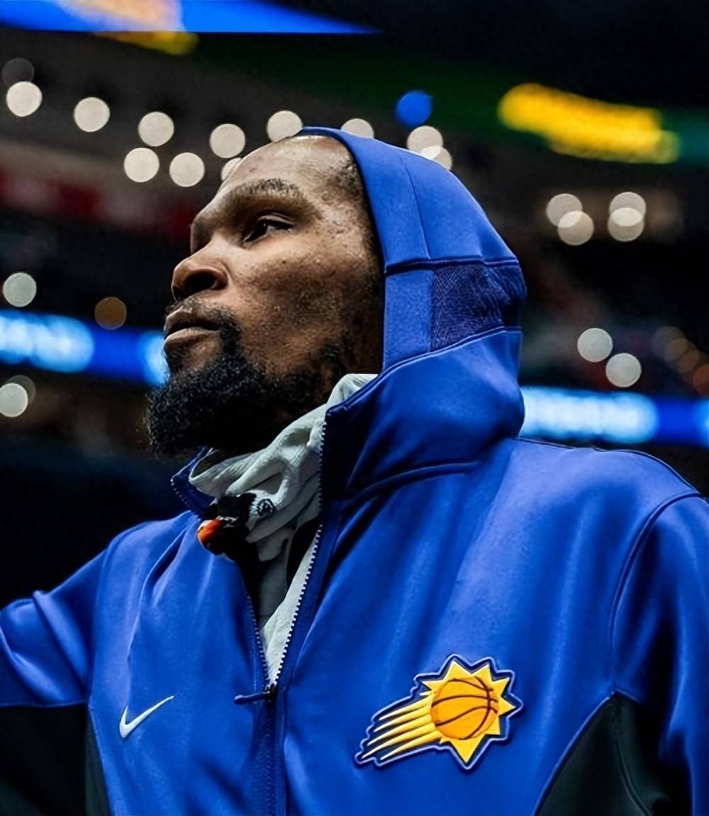 “球市太旺了!”部分羽毛球价格大涨,球友开始寻找“平替球”.