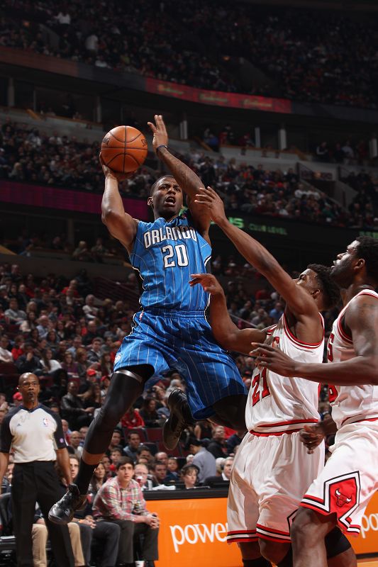 交付时的大草坪变菜地，还养鸡，杭州一小区有人心态崩了