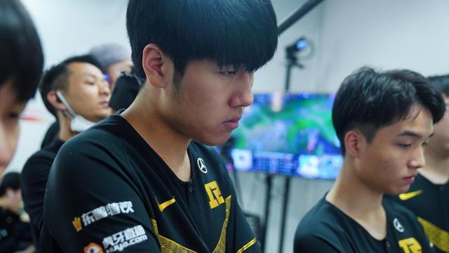 推到聚光灯 推到聚光灯